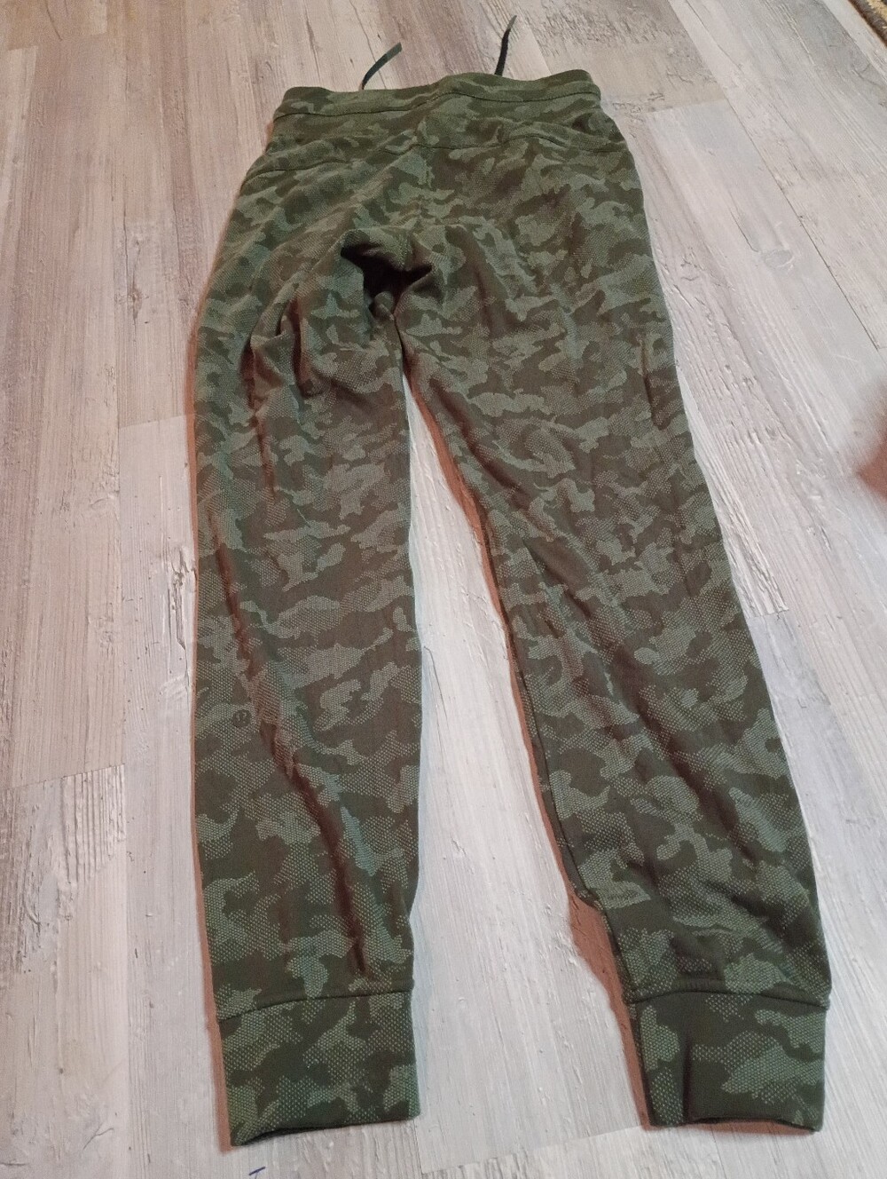 Lululemon - Picture 4 of 5